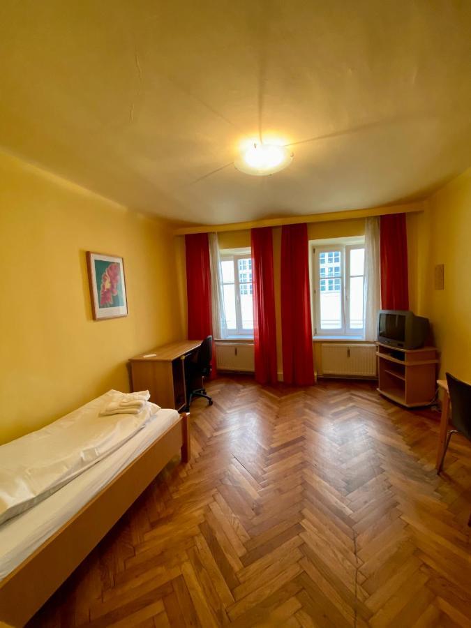 Appartement Pension 700M Zum Ring Vienne Extérieur photo